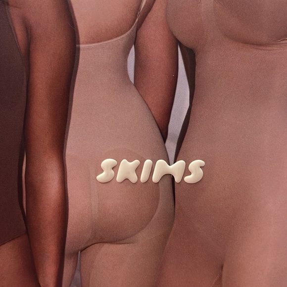 SKIMS 🤎 SEAMLESS SCULPT MID THIGH BODYSUIT - Picture 9 of 9